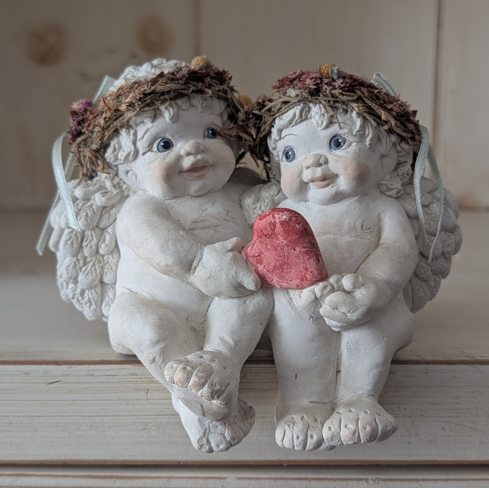Dreamsicles Cherub Angel Shelf Sitter 1994 Valentine's Love Heart Vintage